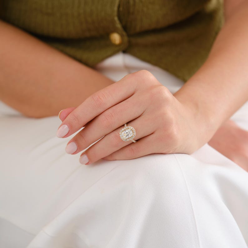 Oval Halo Pavé Ring