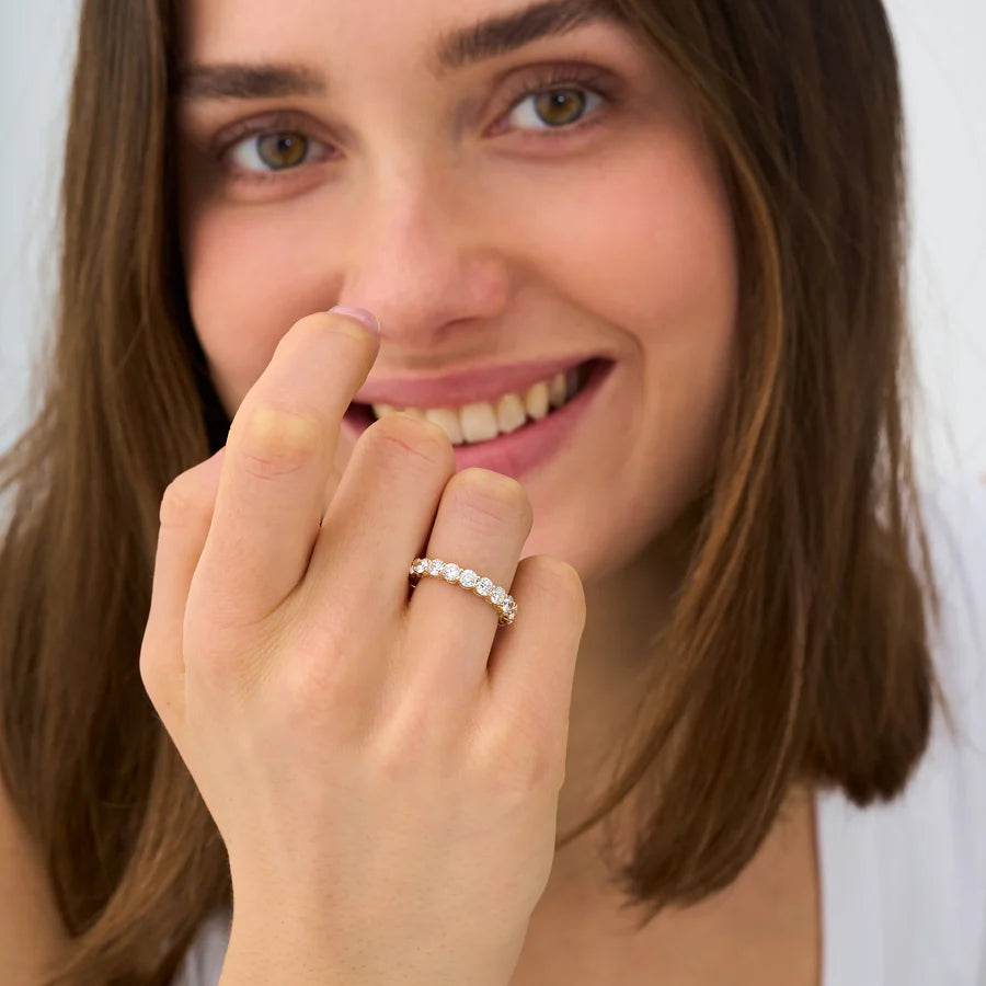 Full eternity ring round cut