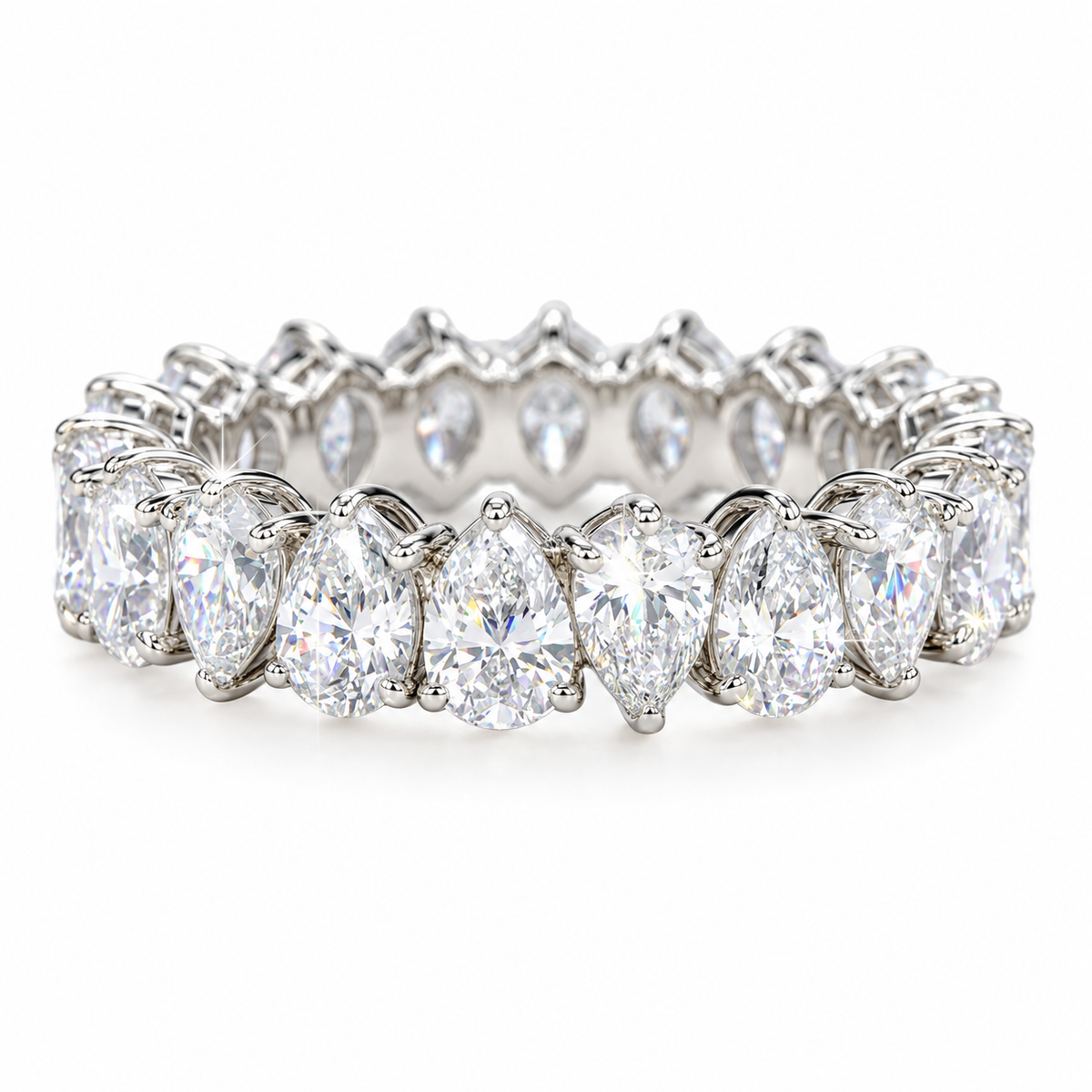 Anillo de eternidad completo con talla de pera