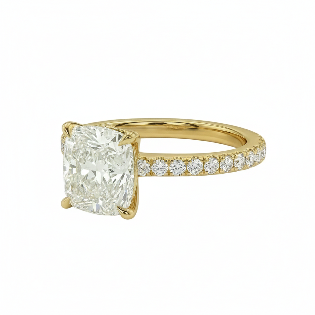 Cushion Diamond pavé ring