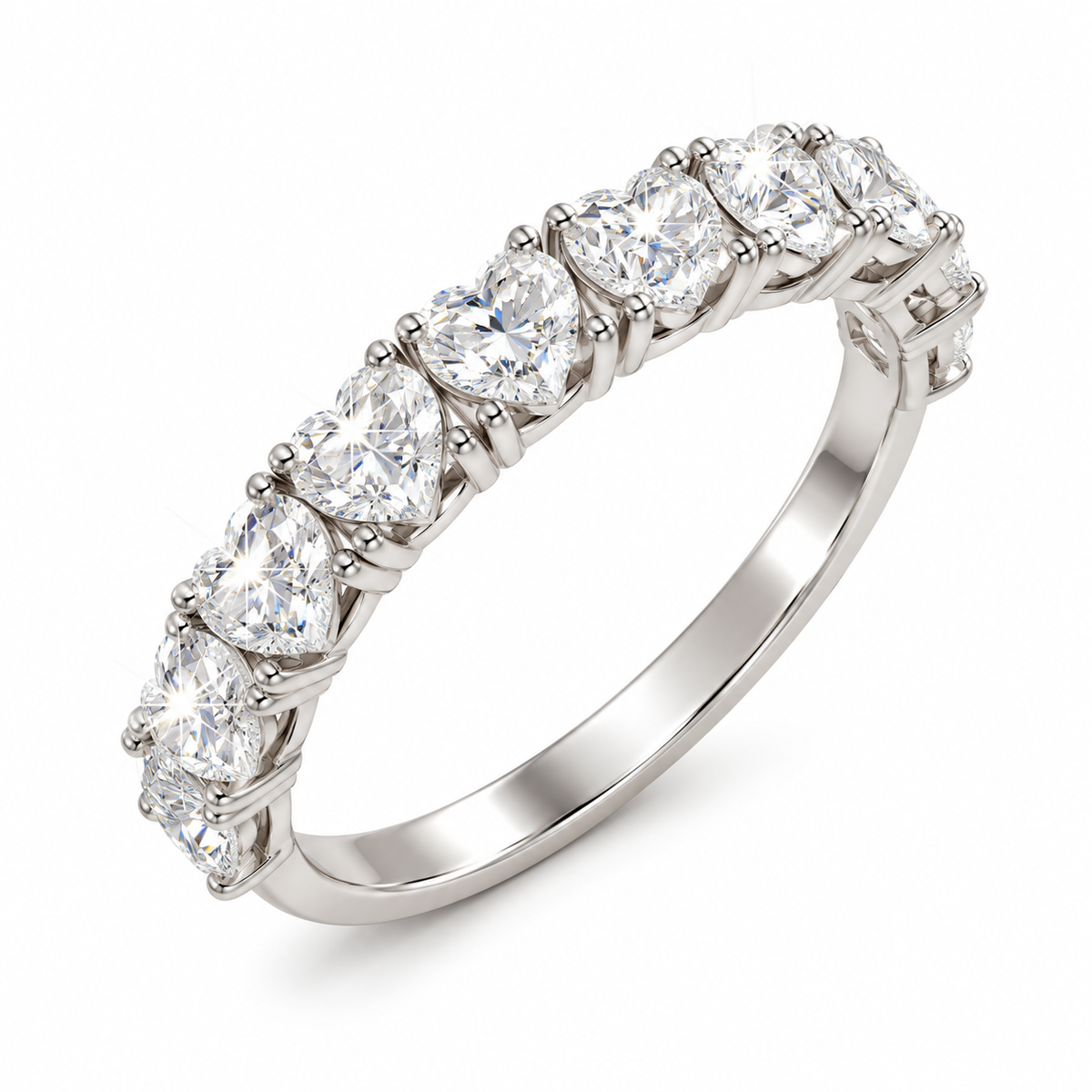 Anillo de media eternidad con corazón