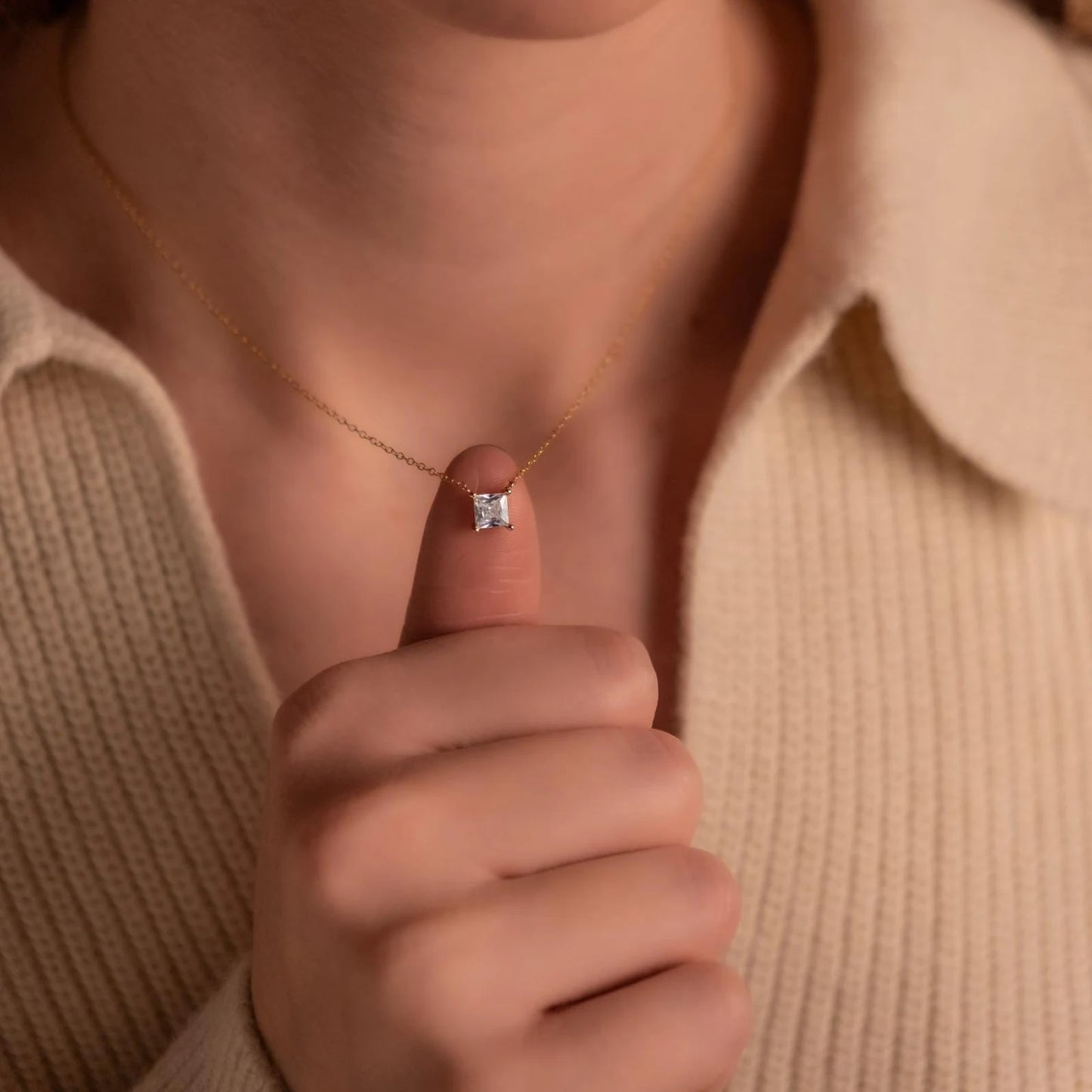 Princess shape solitaire pendant