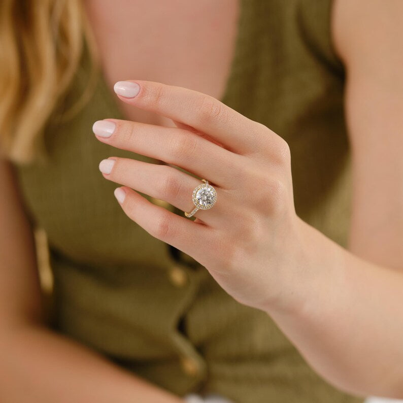 Round Halo Pavé Ring